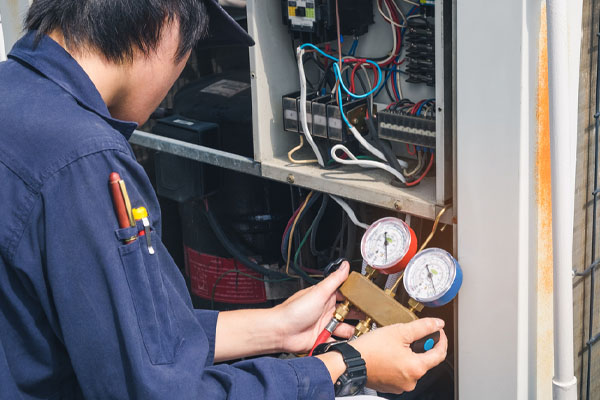 image of an hvac contractor performing an air conditioner installation