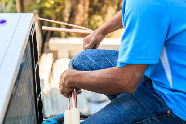 hvac contractor installing new air conditioner