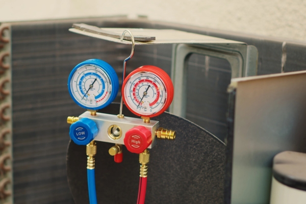 refrigerant pressure gauge by the air conditioner