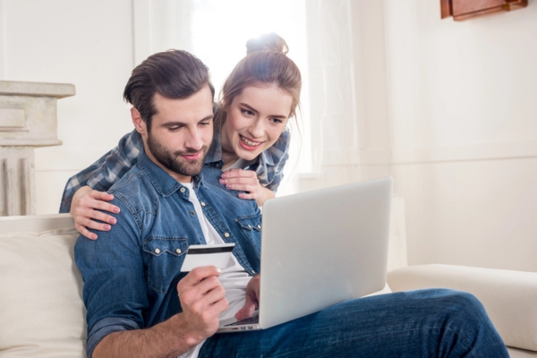 couple enrolling on automatic oil delivery using laptop and credit card
